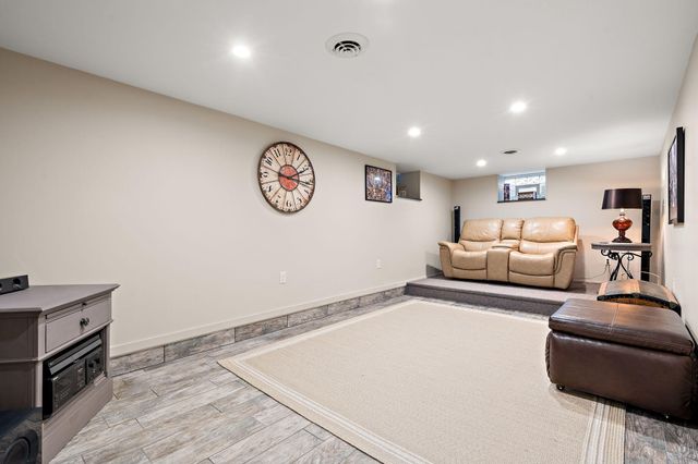 240 W Greenwood Avenue, Crown Point, IN 46307