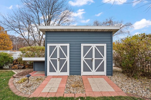 240 W Greenwood Avenue, Crown Point, IN 46307