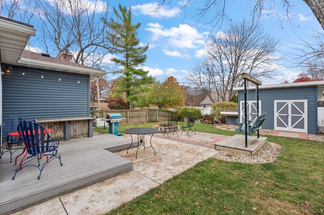 240 W Greenwood Avenue, Crown Point, IN 46307