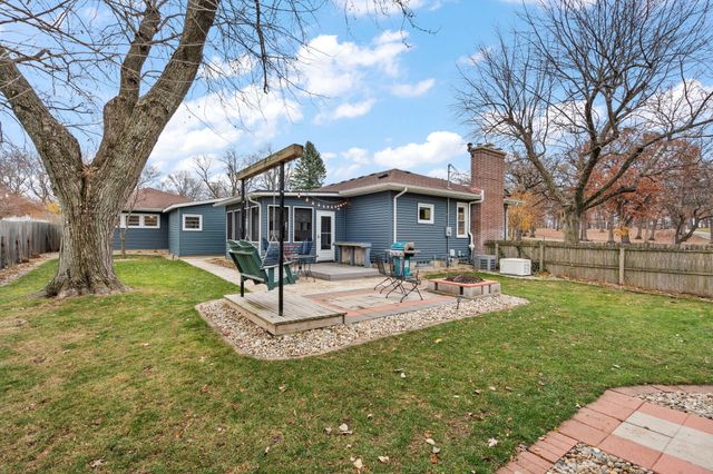 240 W Greenwood Avenue, Crown Point, IN 46307