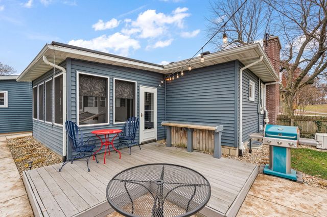 240 W Greenwood Avenue, Crown Point, IN 46307