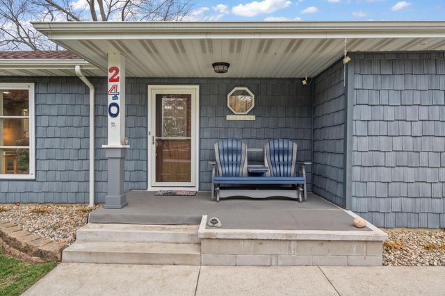 240 W Greenwood Avenue, Crown Point, IN 46307