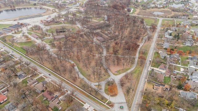 240 W Greenwood Avenue, Crown Point, IN 46307