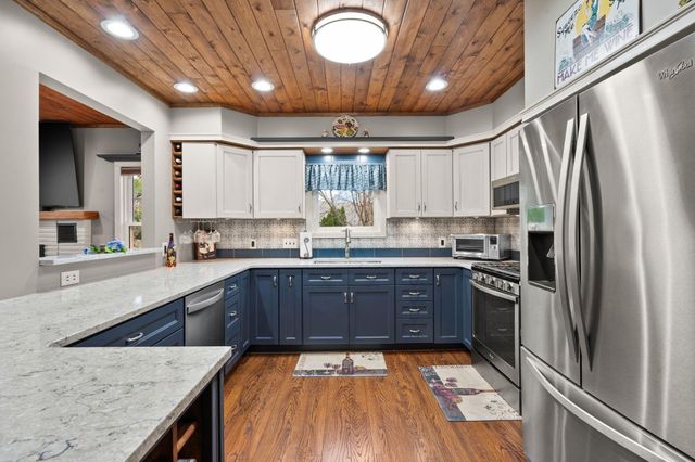 240 W Greenwood Avenue, Crown Point, IN 46307