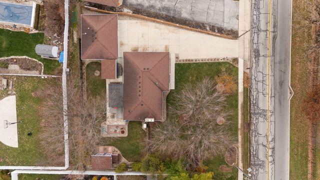 240 W Greenwood Avenue, Crown Point, IN 46307