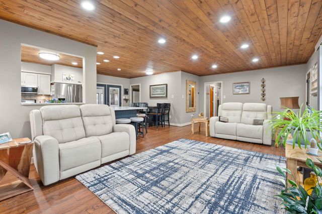 240 W Greenwood Avenue, Crown Point, IN 46307