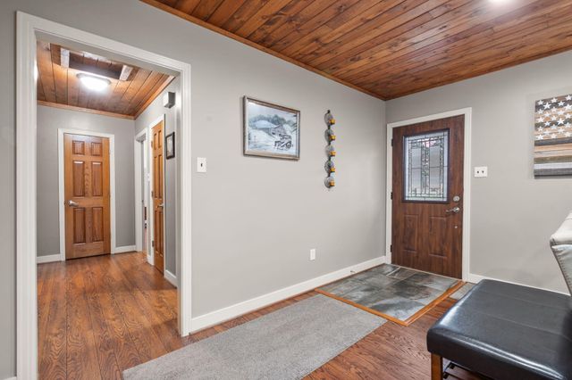 240 W Greenwood Avenue, Crown Point, IN 46307