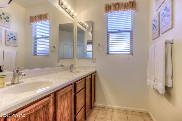 2210 E Eager Drive, Green Valley, AZ 85614