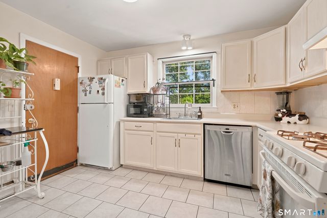 5 Treat Street 2D, West Haven, CT 06516