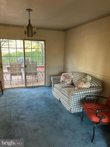 617 MEADOWLARK RD, Norristown, PA 19403