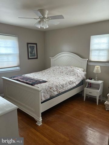 617 MEADOWLARK RD, Norristown, PA 19403