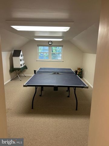 617 MEADOWLARK RD, Norristown, PA 19403