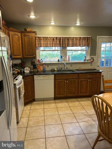 617 MEADOWLARK RD, Norristown, PA 19403