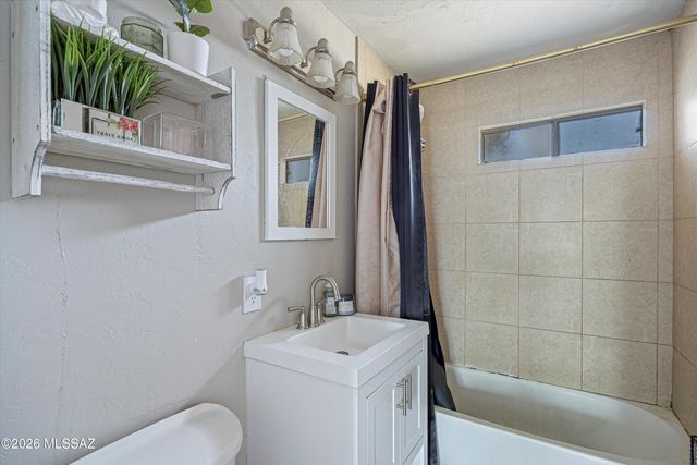 3321 E Silverlake Road, Tucson, AZ 85713