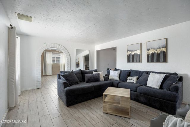 3321 E Silverlake Road, Tucson, AZ 85713