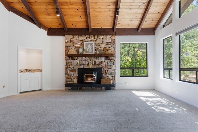 17867 Brewer Rd, Grass Valley, CA 95949
