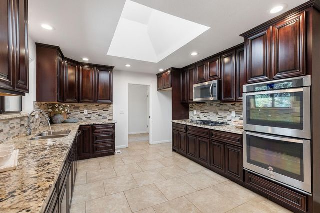 17867 Brewer Rd, Grass Valley, CA 95949