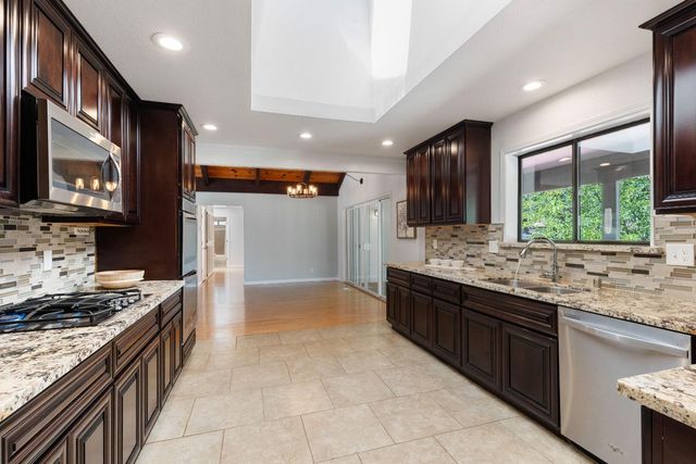 17867 Brewer Rd, Grass Valley, CA 95949