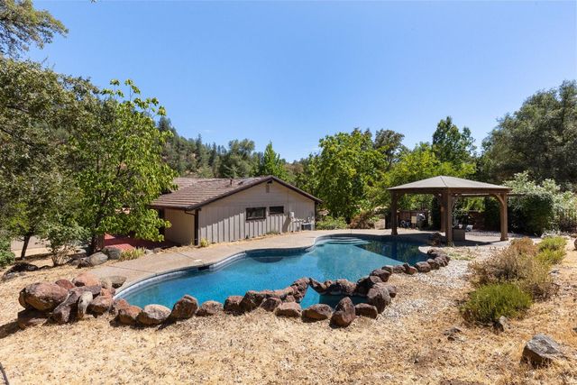 17867 Brewer Rd, Grass Valley, CA 95949