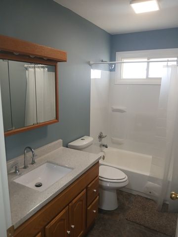 1114 Suncrest Drive, Fulton, IL 61252