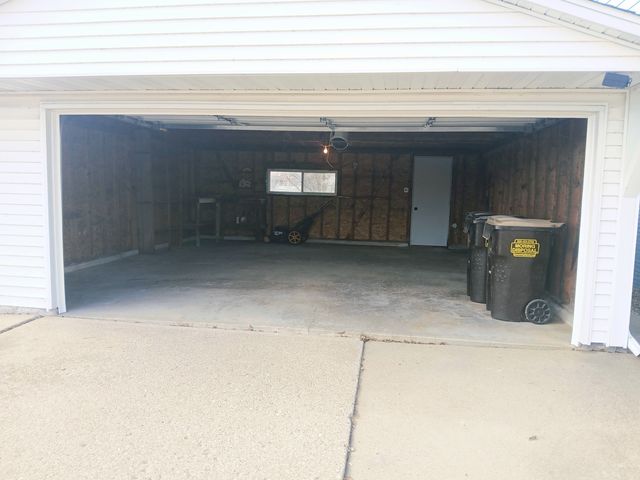 1114 Suncrest Drive, Fulton, IL 61252