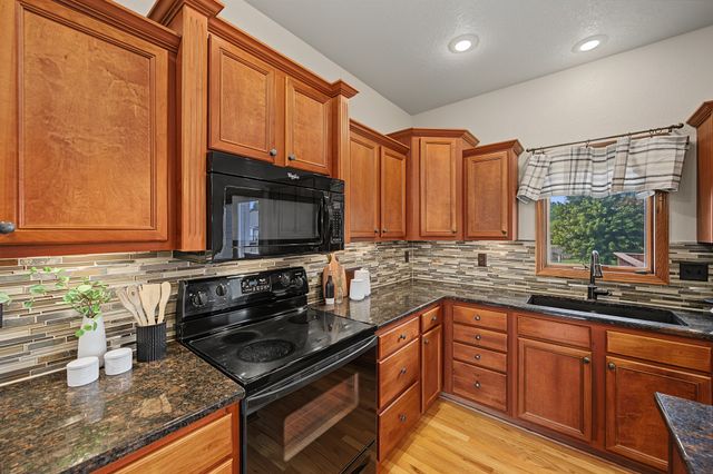 2514 SW Ridgeway Court, Ankeny, IA 50023