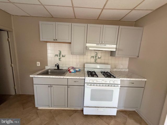 16 DELSEA DR N, Glassboro, NJ 08028