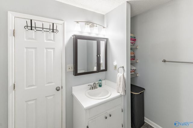 212 Buffalo Creek Drive, Toney, AL 35773