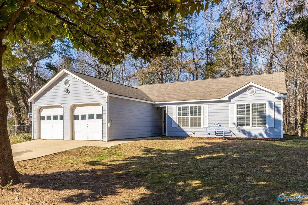 212 Buffalo Creek Drive, Toney, AL 35773