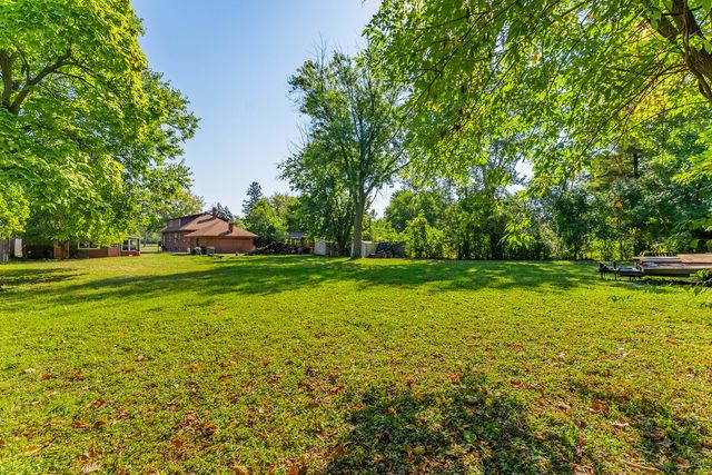 32 S Monterey Avenue, Villa Park, IL 60181