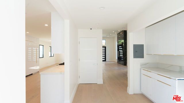 10520 Ashton Avenue, Los Angeles, CA 90024