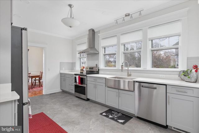 422 N MAIN ST, Woodstock, VA 22664