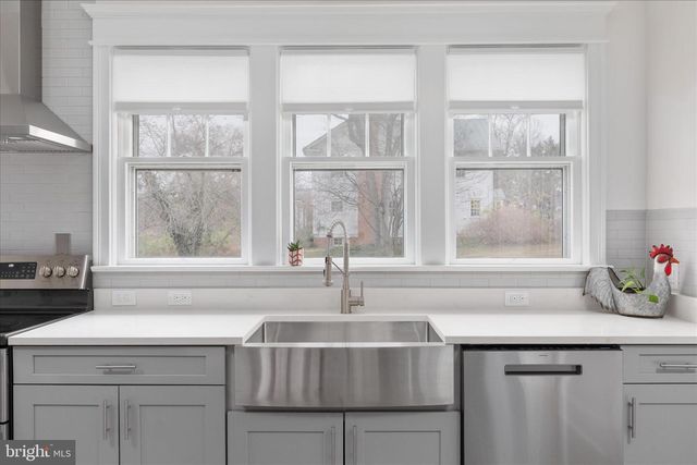 422 N MAIN ST, Woodstock, VA 22664