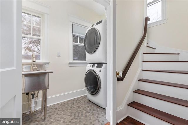 422 N MAIN ST, Woodstock, VA 22664