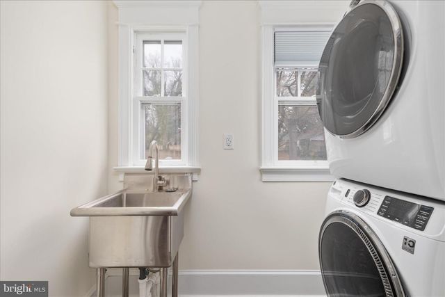 422 N MAIN ST, Woodstock, VA 22664