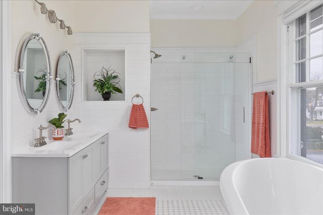 422 N MAIN ST, Woodstock, VA 22664