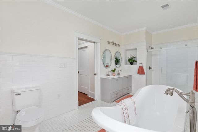 422 N MAIN ST, Woodstock, VA 22664