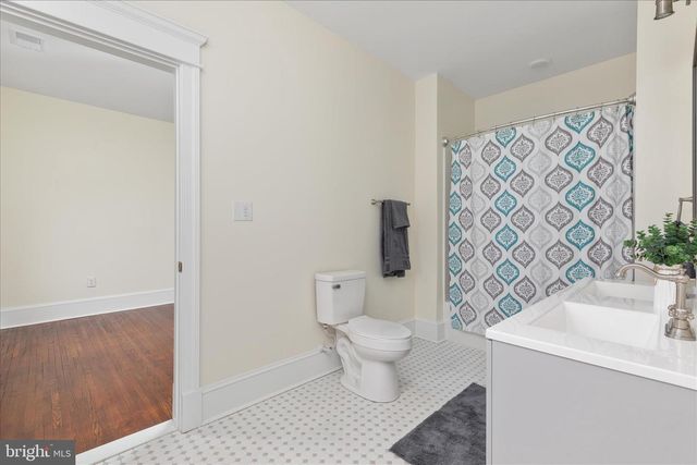 422 N MAIN ST, Woodstock, VA 22664