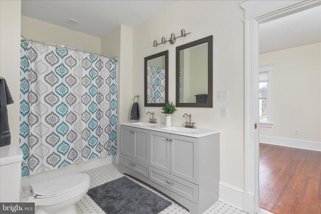 422 N MAIN ST, Woodstock, VA 22664