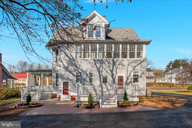 422 N MAIN ST, Woodstock, VA 22664