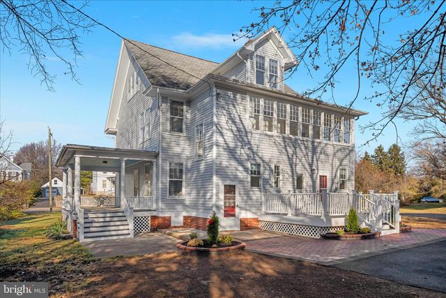 422 N MAIN ST, Woodstock, VA 22664