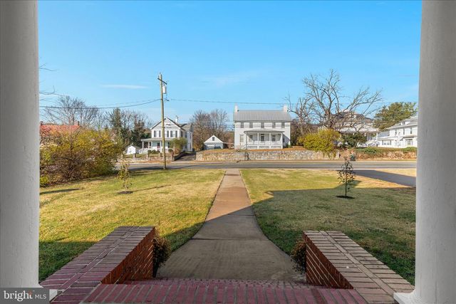 422 N MAIN ST, Woodstock, VA 22664