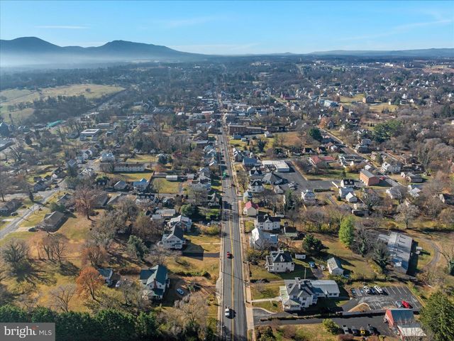 422 N MAIN ST, Woodstock, VA 22664