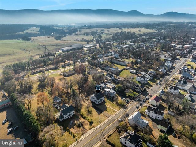 422 N MAIN ST, Woodstock, VA 22664