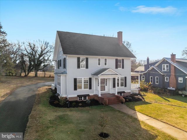 422 N MAIN ST, Woodstock, VA 22664