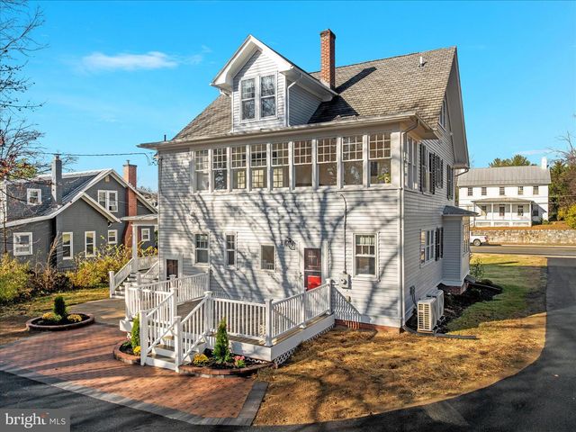 422 N MAIN ST, Woodstock, VA 22664