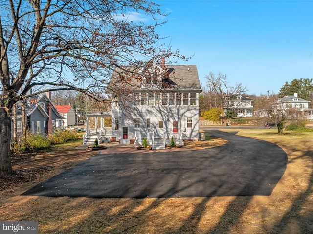 422 N MAIN ST, Woodstock, VA 22664