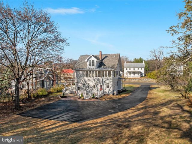 422 N MAIN ST, Woodstock, VA 22664