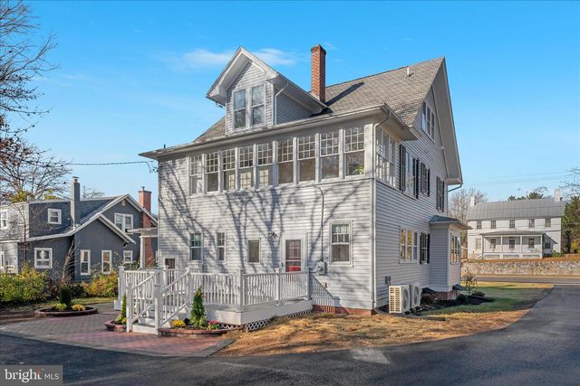 422 N MAIN ST, Woodstock, VA 22664