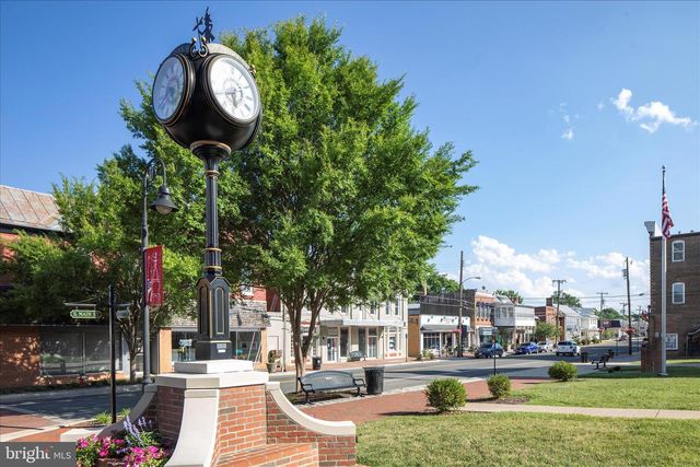 422 N MAIN ST, Woodstock, VA 22664